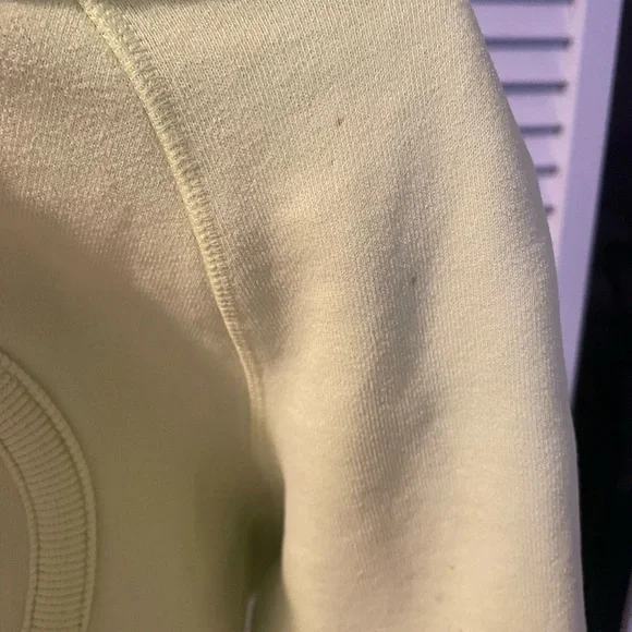 Green lululemon scuba hoodie - Picture 3 of 4